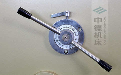 ZDS-1032剪板機刀片間隙手動調節器，刻度清淅，調節省力又簡便.jpg
